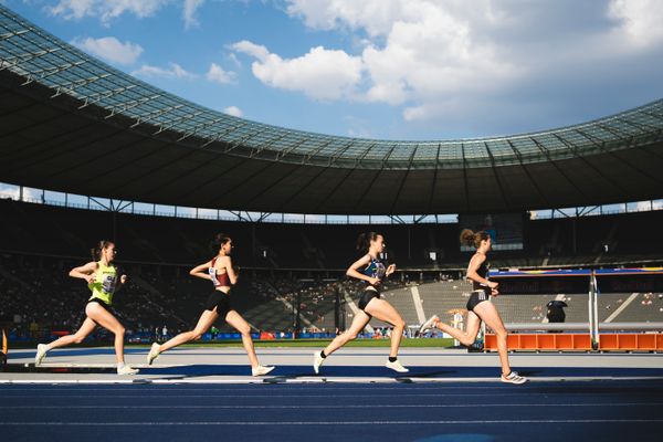 Alina Reh (SCC Berlin), Hanna Klein (LAV Stadtwerke Tuebingen), Sara Benfares (LC Rehlingen) und Svenja Pingpank (Hannover Athletics) waehrend der deutschen Leichtathletik-Meisterschaften im Olympiastadion am 26.06.2022 in Berlin